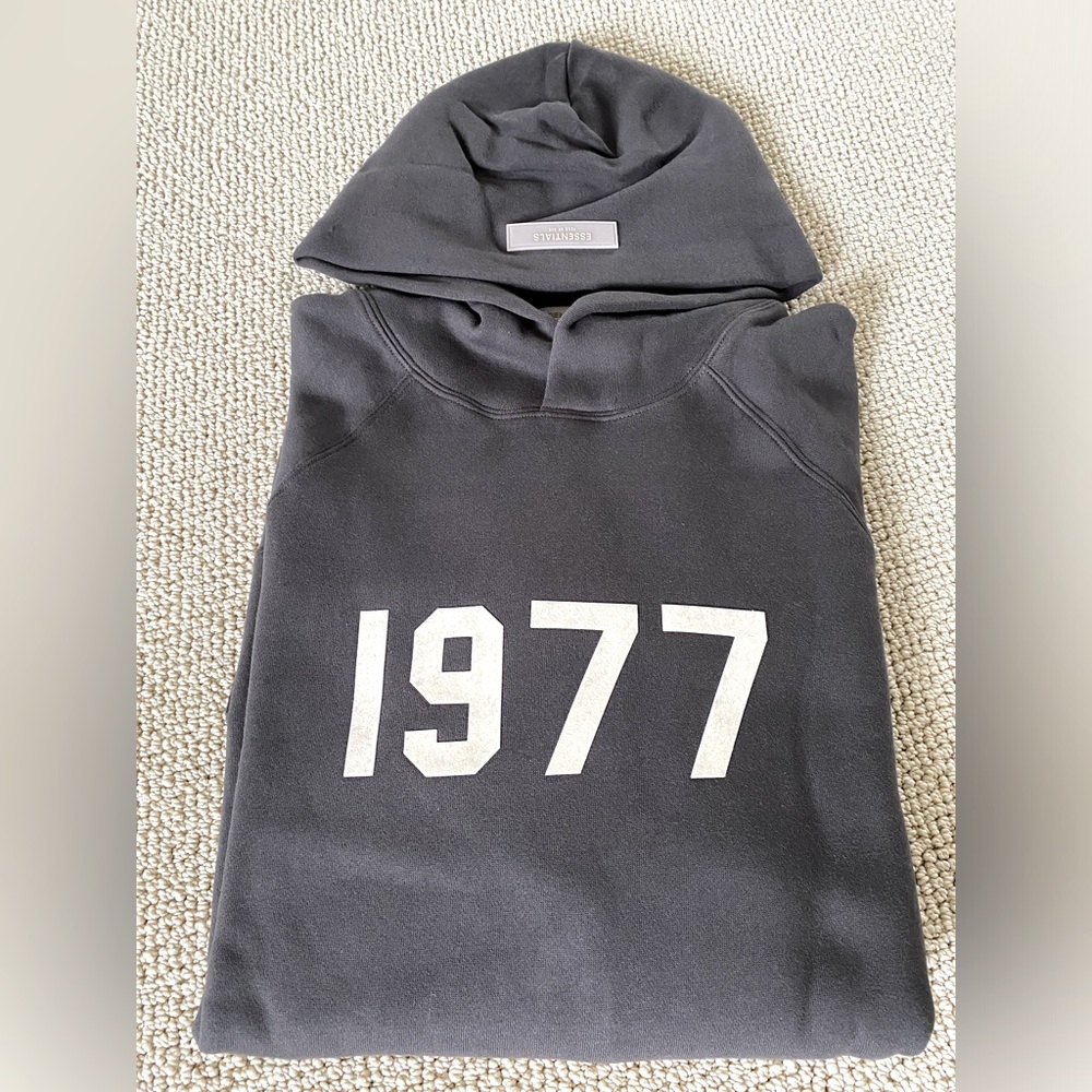 New ESSENTIALS Fear of God 
Large 1977 Authentic Iron Hoodie